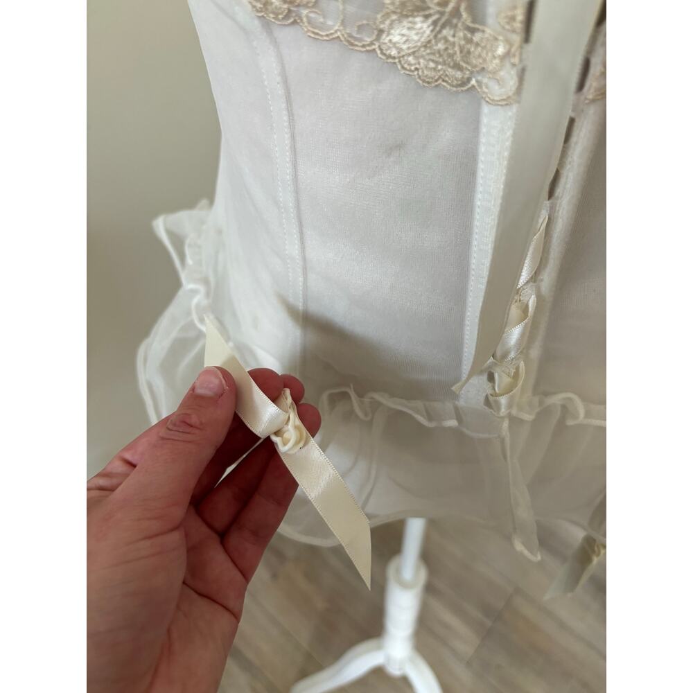 Enchanting Ivory White Lace Corset Medium Lace Garter Clips Vintage Lingerie - Picture 4 of 7
